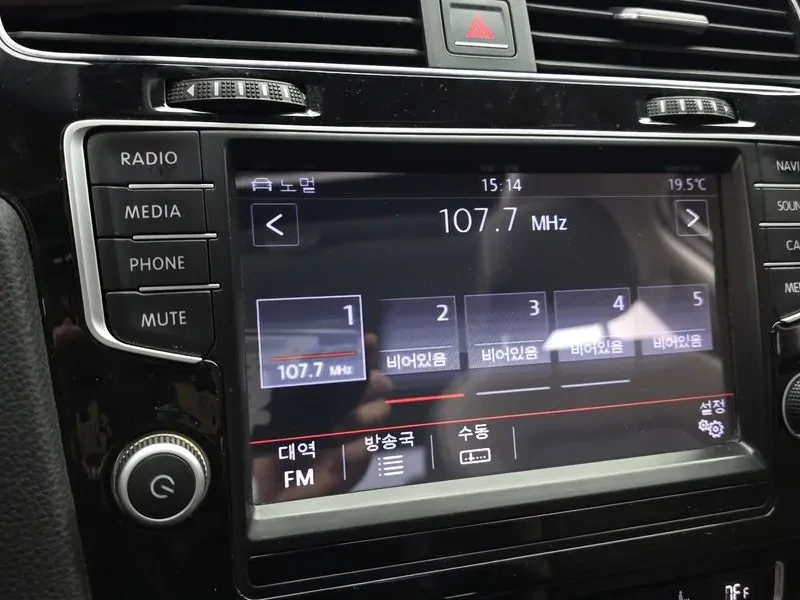 VW Golf 2.0 TDI, снимка 14 - Автомобили и джипове - 54302718