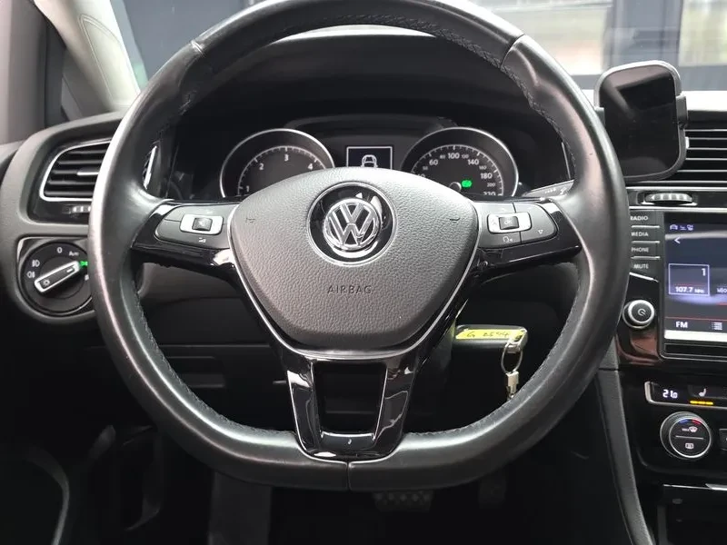VW Golf 2.0 TDI, снимка 13 - Автомобили и джипове - 54302718