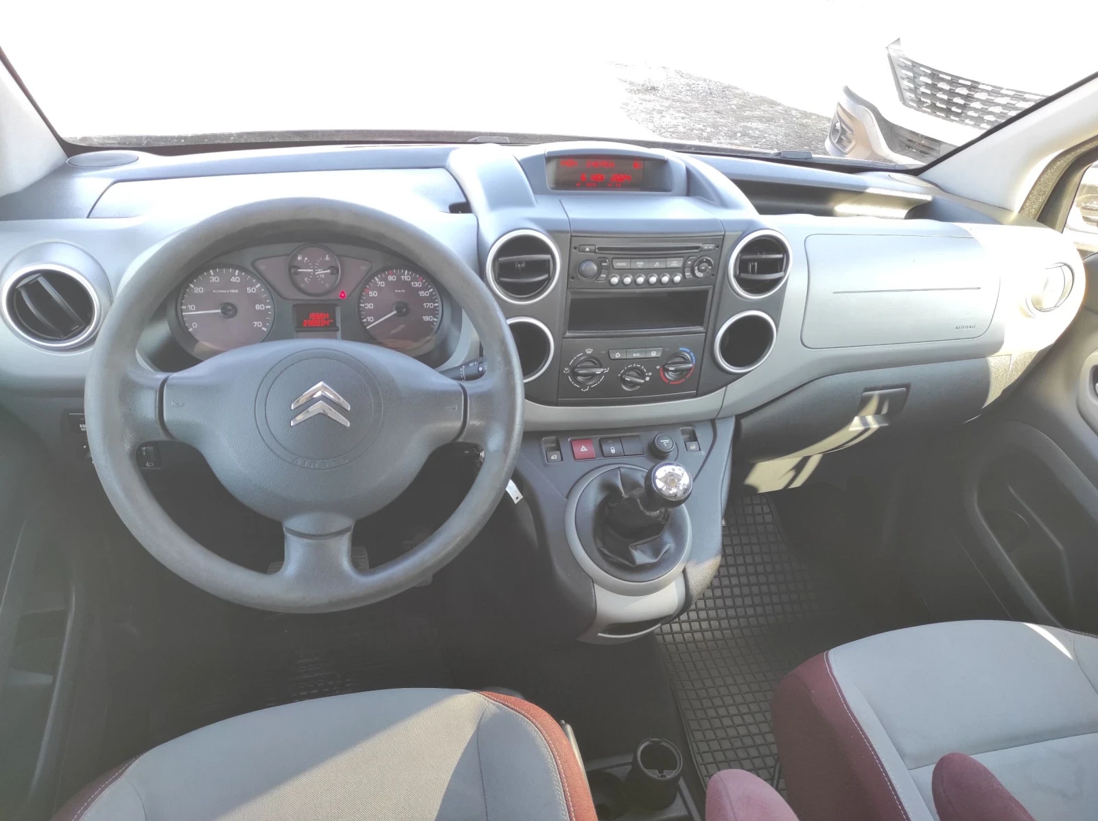 Citroen Berlingo 1.6i Климатик Пътник - изображение 7