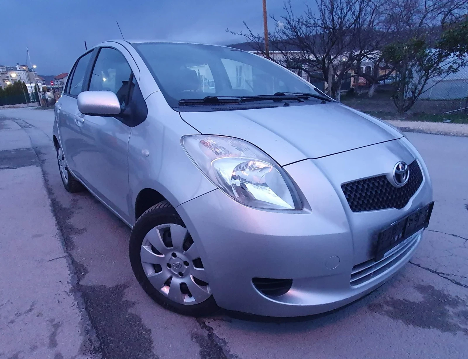 Toyota Yaris 1.3i 90к.с. - изображение 2