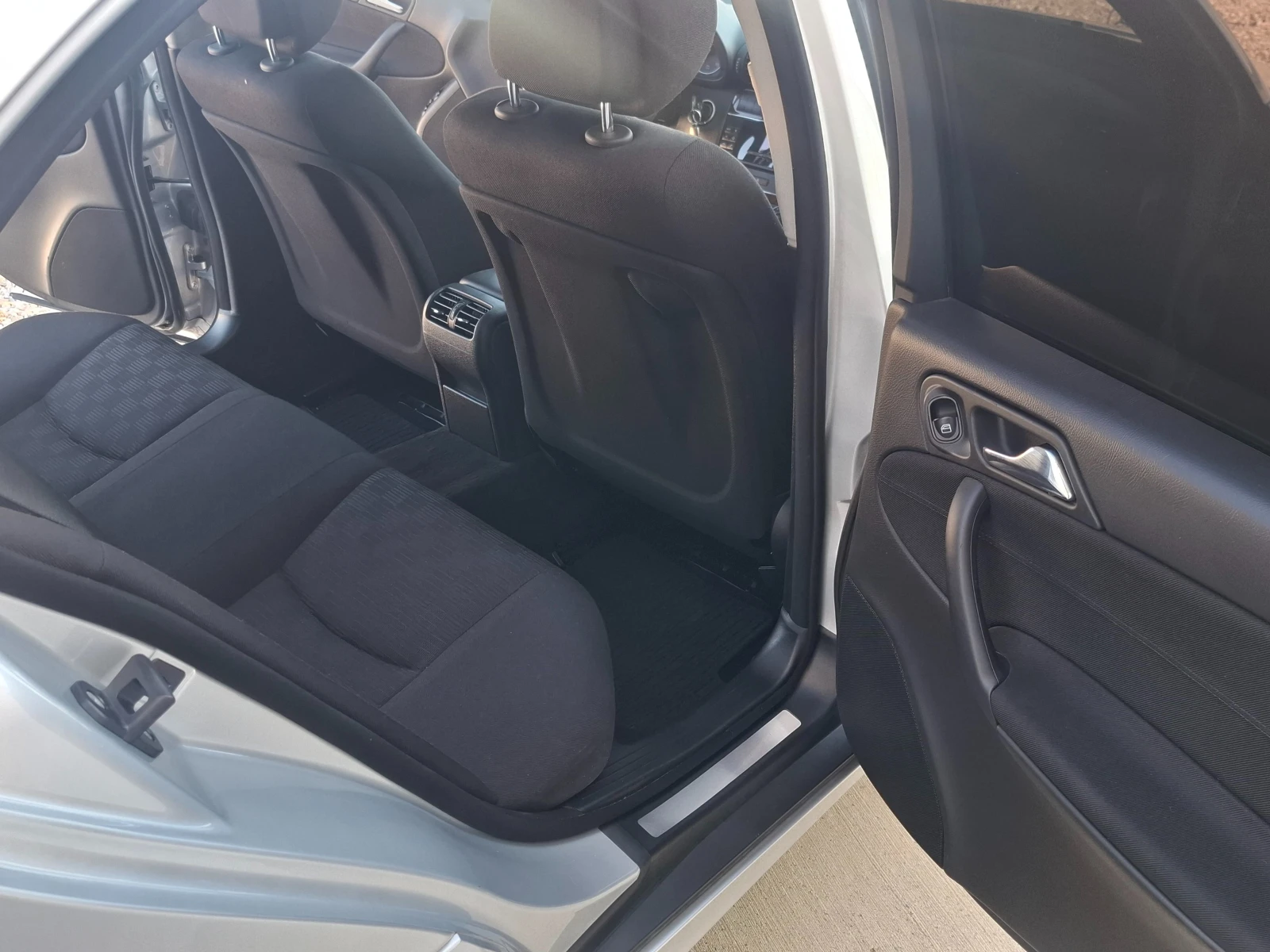 Mercedes-Benz C 220 CDI/FaceLift, снимка 12 - Автомобили и джипове - 53779946