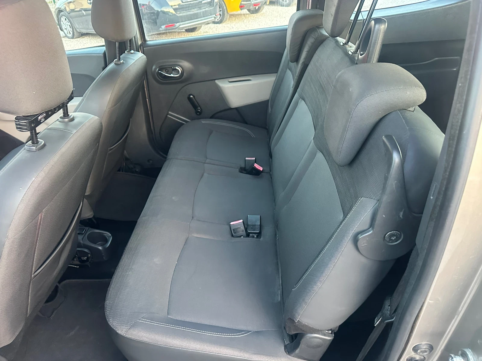 Dacia Lodgy 1.5 DCI 7-местна, снимка 15 - Автомобили и джипове - 53829274