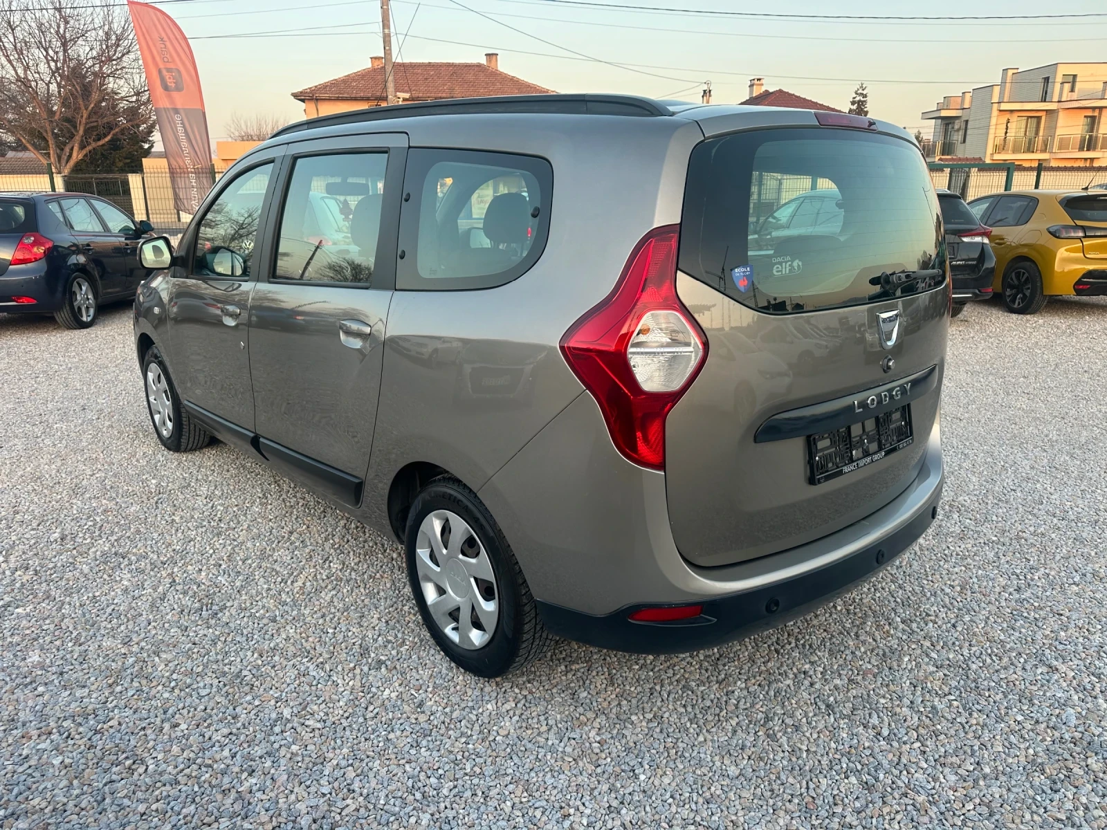Dacia Lodgy 1.5 DCI 7-местна, снимка 4 - Автомобили и джипове - 53829274