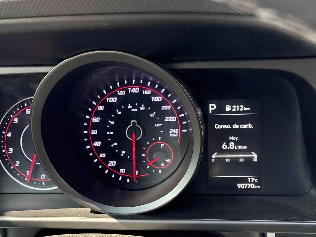 Hyundai Elantra Ultimate  CARFAX | Mobile.bg � ����������� 8