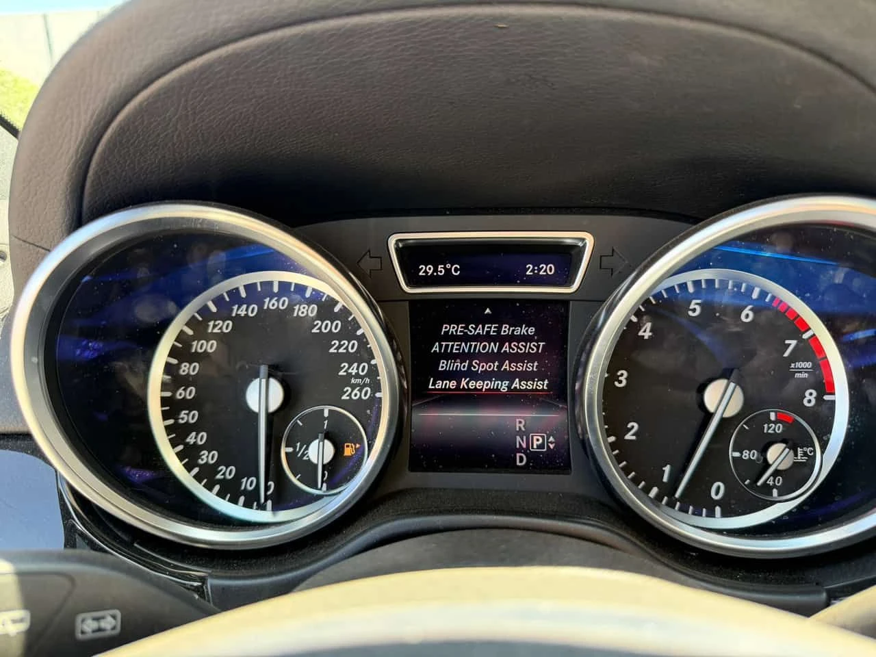 Mercedes-Benz ML 550 4MATIC * ДИСТРОНИК* ПОДГРЕВ* ОБДУХВАНЕ* ПАНОРАМА* , снимка 12 - Автомобили и джипове - 54776292