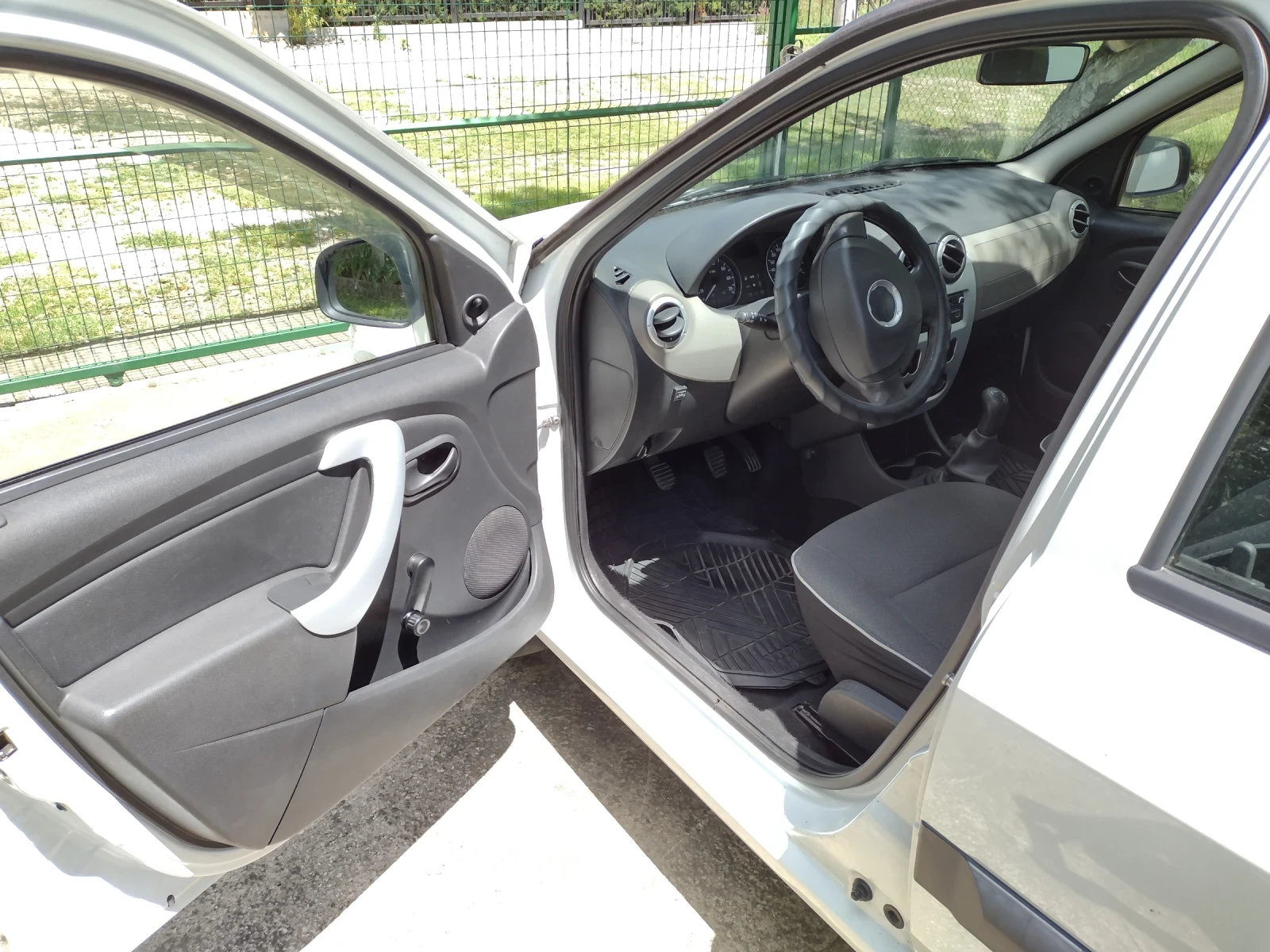 Dacia Logan, снимка 10 - Автомобили и джипове - 54966968