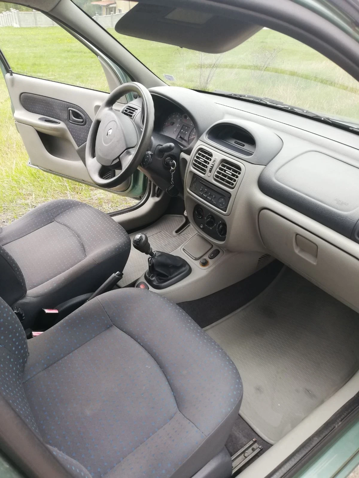 Renault Clio, снимка 4 - Автомобили и джипове - 55380544