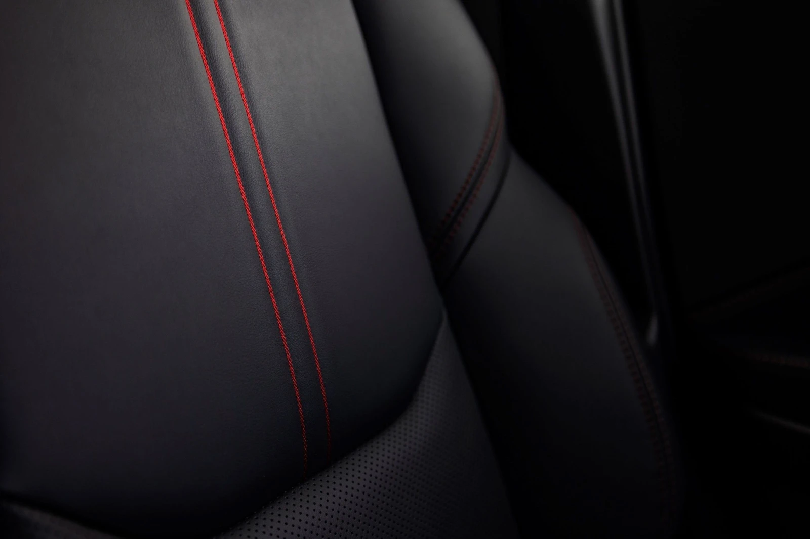 Lexus LBX НАЛИЧЕН от 215 евро/мес Нов 0 км 10г Гаранция, снимка 12 - Автомобили и джипове - 55727061