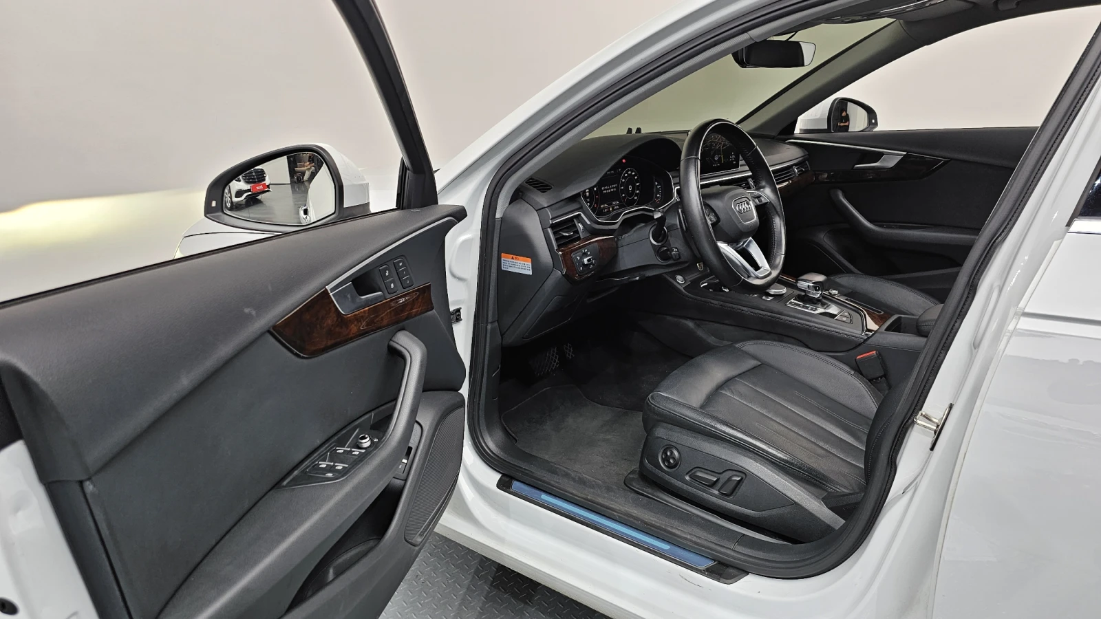 Audi A4 45 TFSI* ЛЮК* ПОДГРЕВ ВОЛАН* КРАЙНА ЦЕНА, снимка 10 - Автомобили и джипове - 55983974