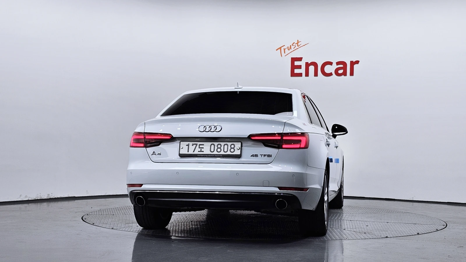 Audi A4 45 TFSI* ЛЮК* ПОДГРЕВ ВОЛАН* КРАЙНА ЦЕНА, снимка 4 - Автомобили и джипове - 55983974