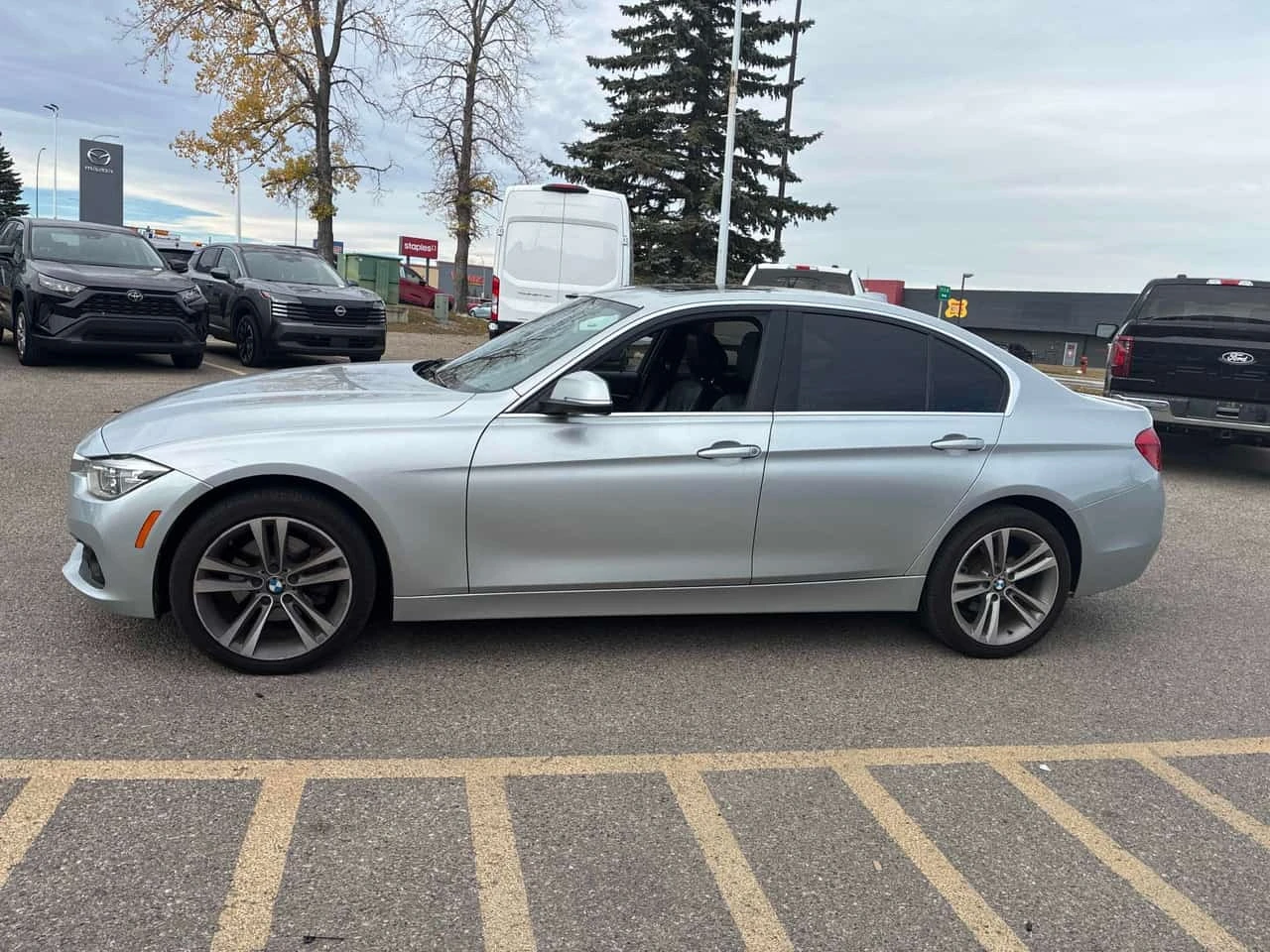 BMW 330 i xDrive | CARFAX | ��������������� | Mobile.bg � ����������� 3
