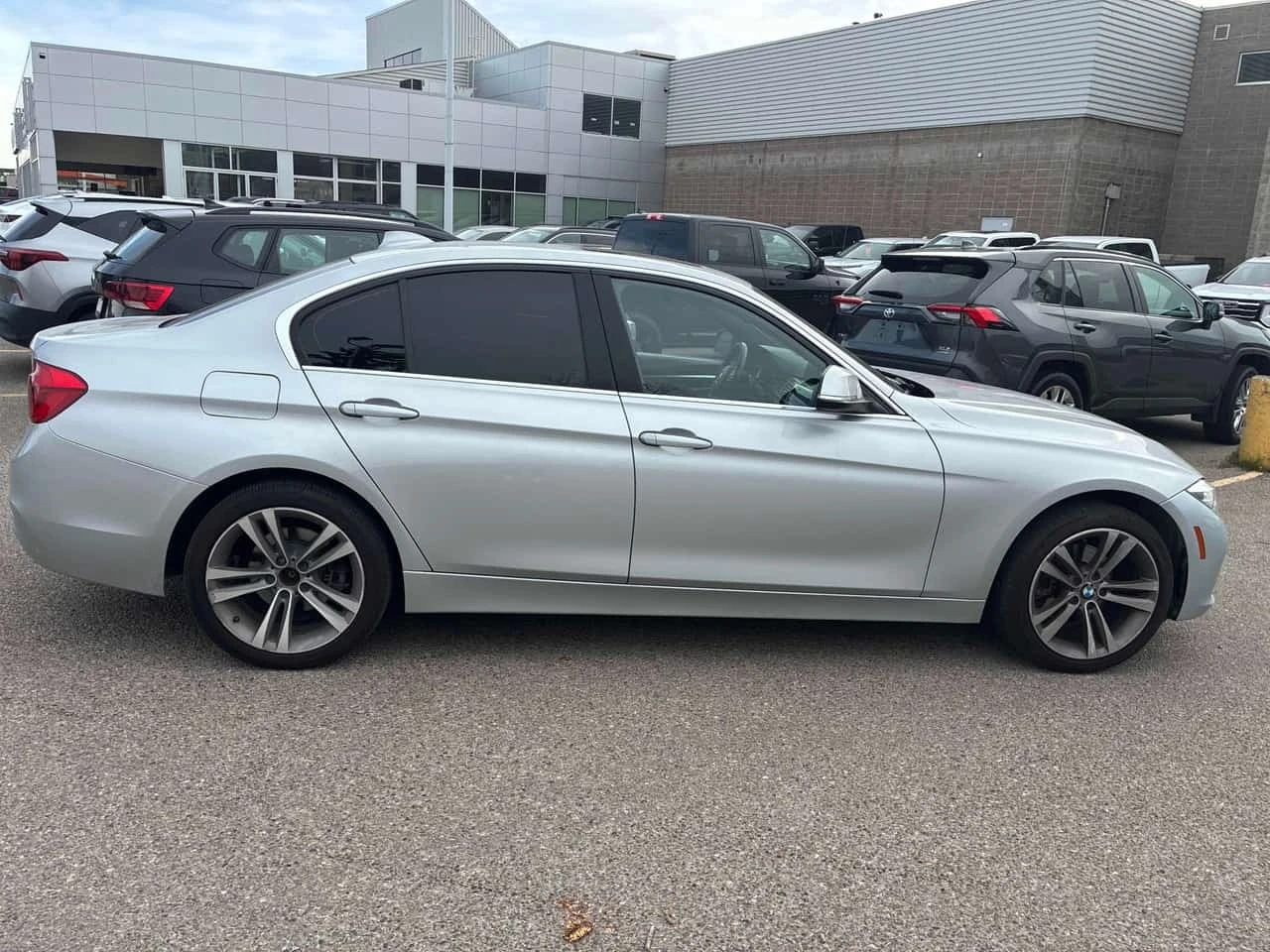 BMW 330 i xDrive | CARFAX | ��������������� | Mobile.bg � ����������� 4