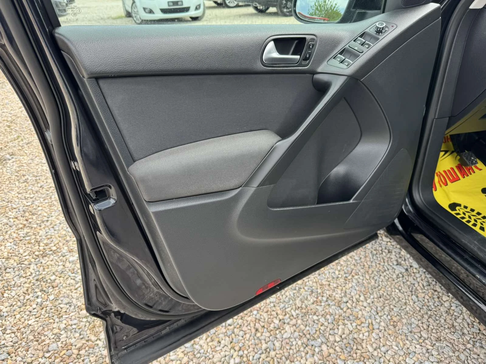VW Tiguan 2.0TDI 4MOTION, снимка 11 - Автомобили и джипове - 54574342