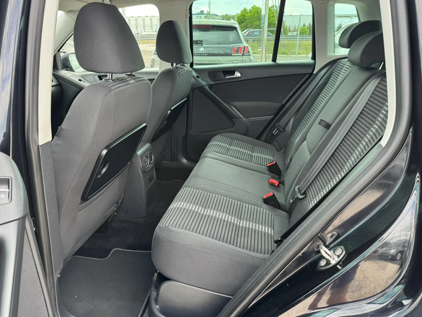 VW Tiguan 2.0TDI 4MOTION, снимка 8 - Автомобили и джипове - 54574342