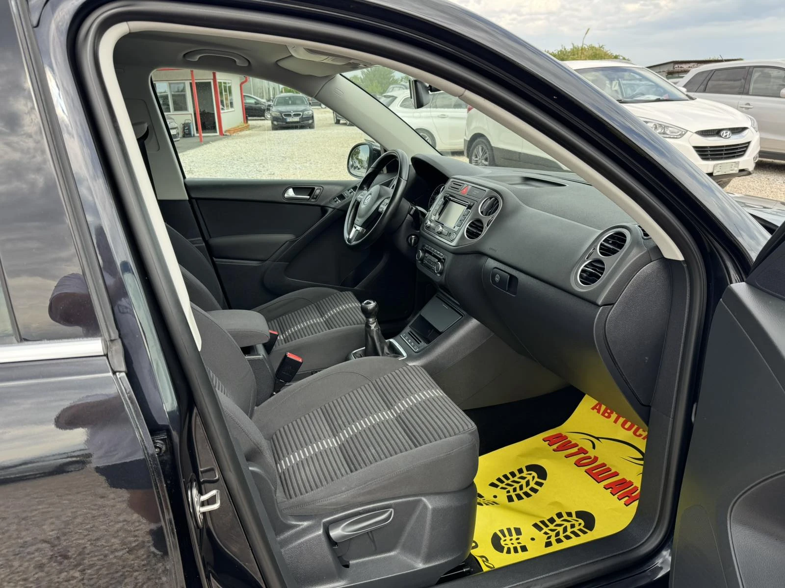 VW Tiguan 2.0TDI 4MOTION, снимка 14 - Автомобили и джипове - 54574342