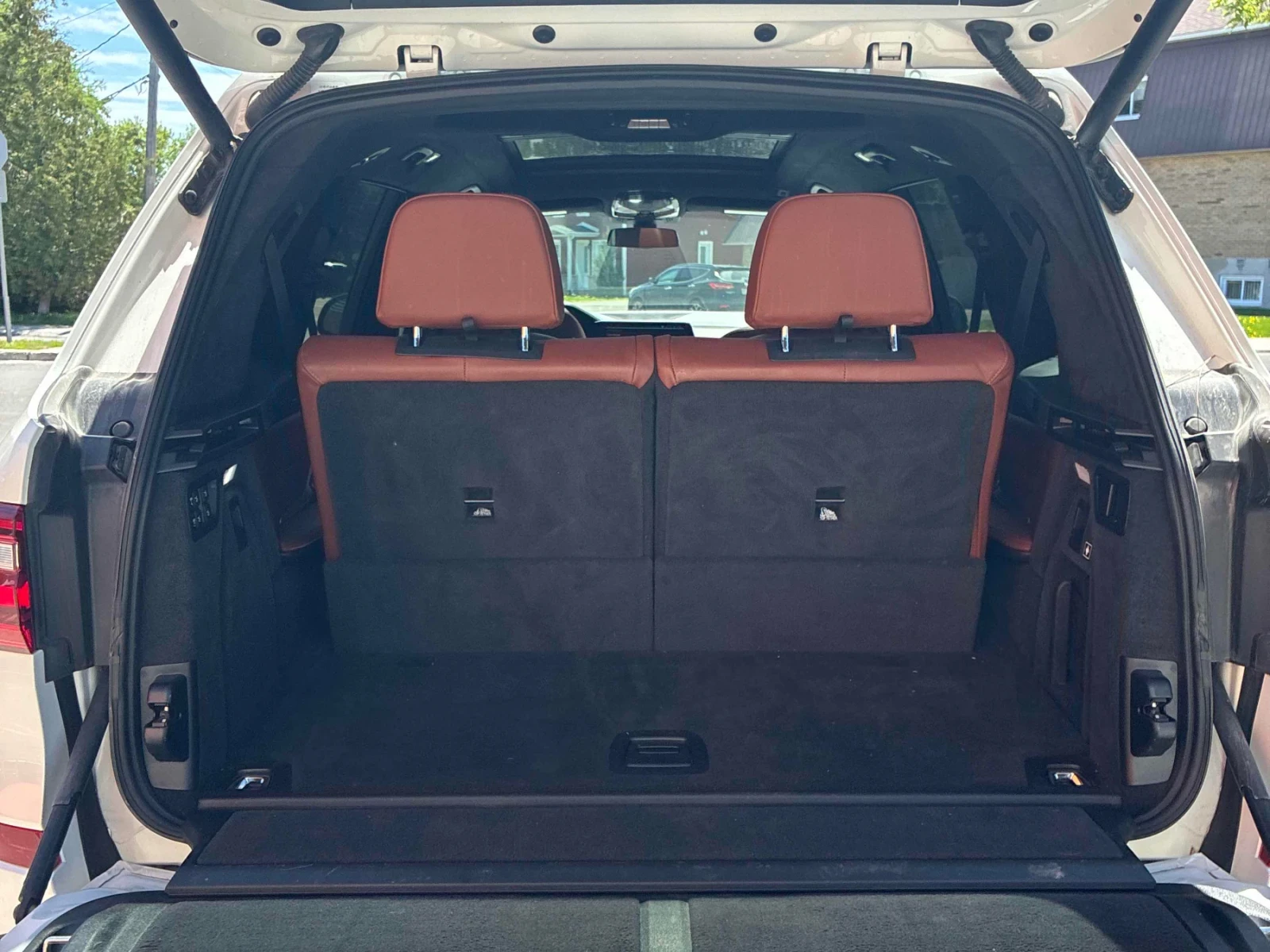 BMW X7 ДИСТРОНИК * ОБДУХВАНЕ * ПАНОРАМА * 360 * SWAROVSKI, снимка 12 - Автомобили и джипове - 54672495