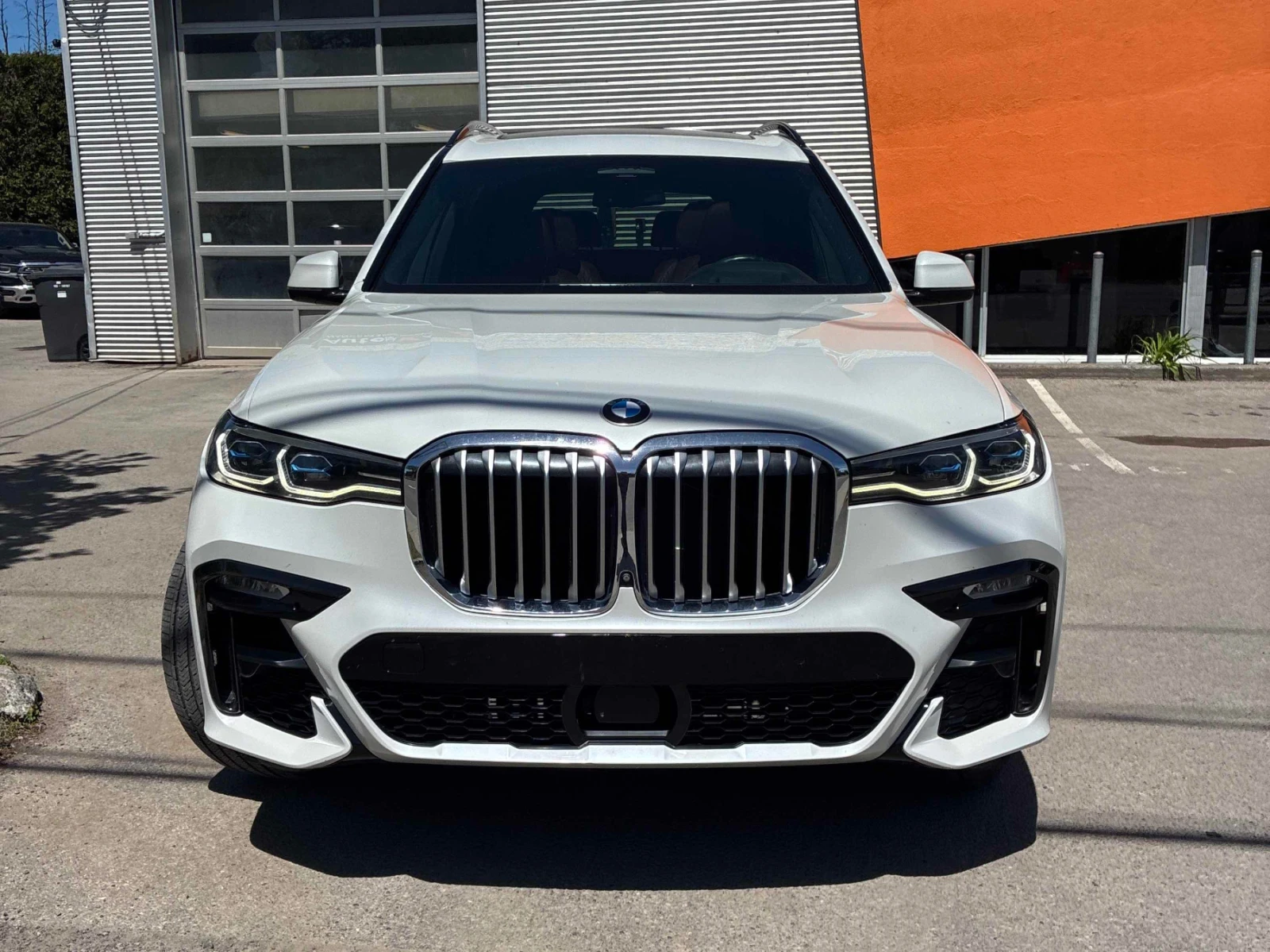 BMW X7 ДИСТРОНИК * ОБДУХВАНЕ * ПАНОРАМА * 360 * SWAROVSKI