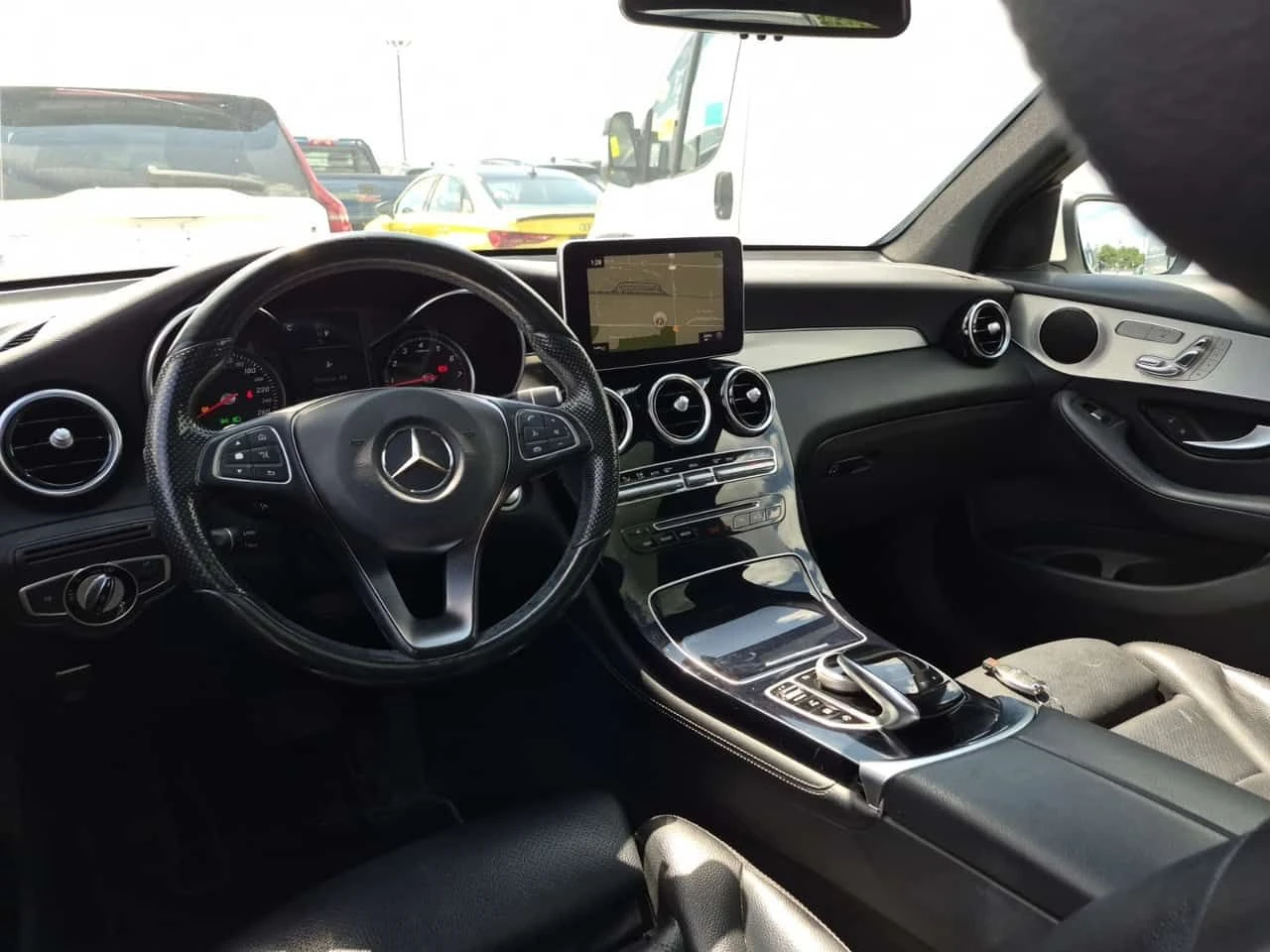 Mercedes-Benz GLC 300 * CARFAX * БЕЗ ПЪРВОНАЧАЛНА ВНОСКА, снимка 10 - Автомобили и джипове - 55404036
