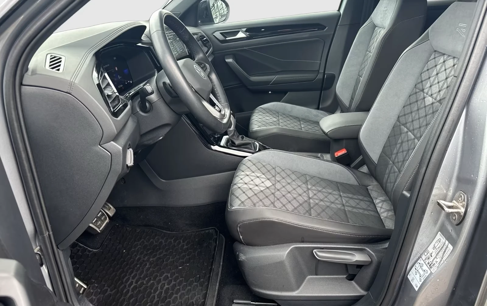 VW T-Roc R-LINE* BLACK-STYLE* DISTR* LED* CARPLAY* , снимка 7 - Автомобили и джипове - 55638936