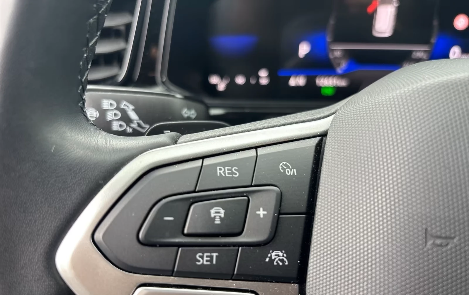 VW T-Roc R-LINE* BLACK-STYLE* DISTR* LED* CARPLAY* , снимка 9 - Автомобили и джипове - 55638936