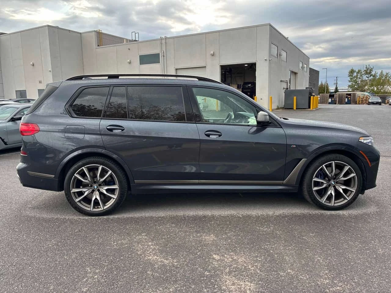 BMW X7 * M50i * CARFAX * ���� �� �� | Mobile.bg � ����������� 5