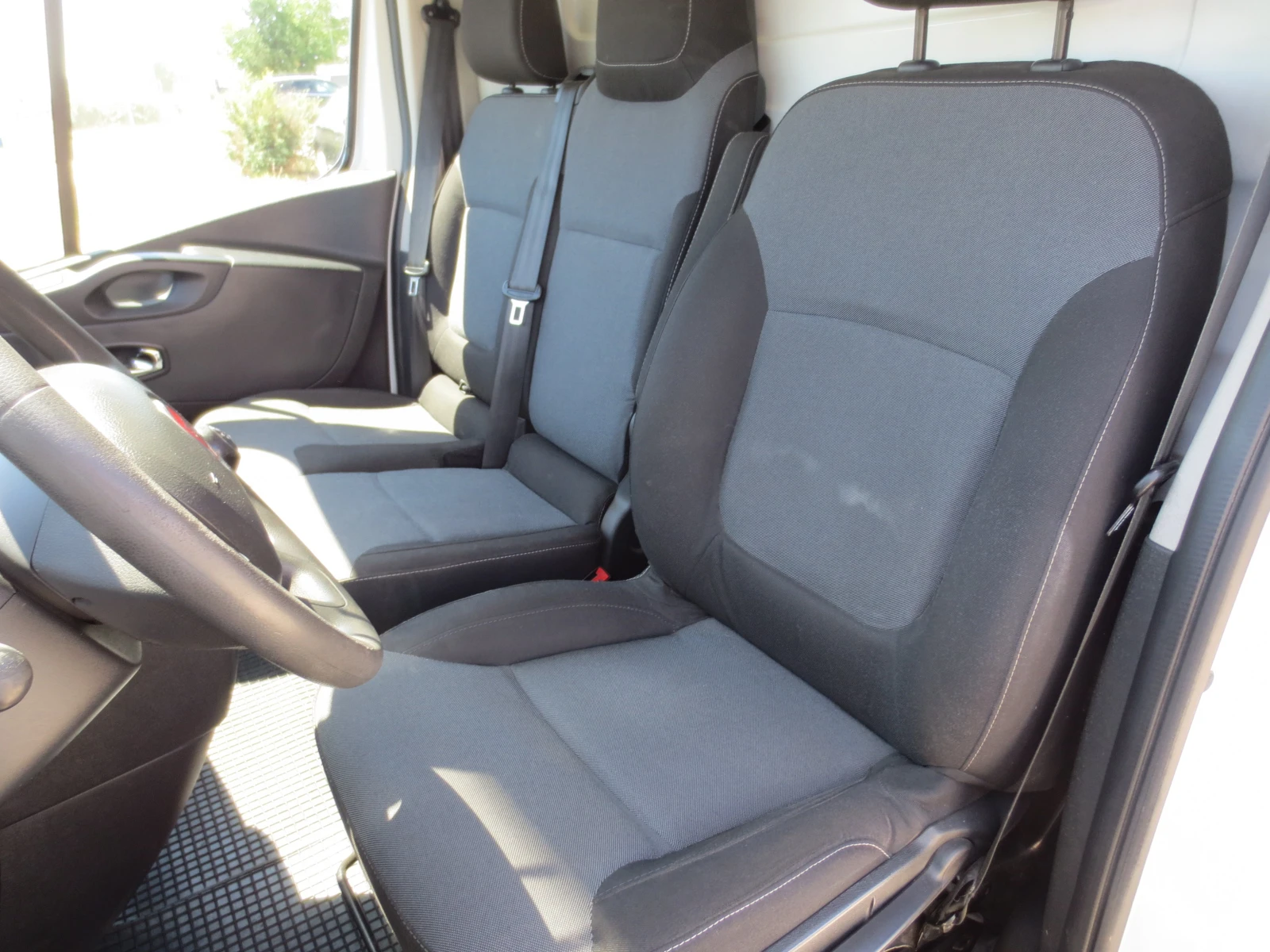 Renault Trafic 1.6 DCI* ХЛАДИЛЕН* , снимка 10 - Бусове и автобуси - 55152107