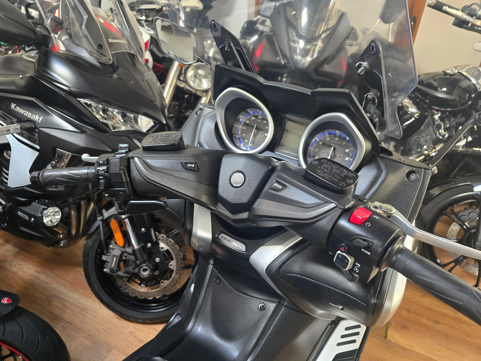 Yamaha T-max 530 SX ABS TRC , снимка 3 - Мотоциклети и мототехника - 55418820