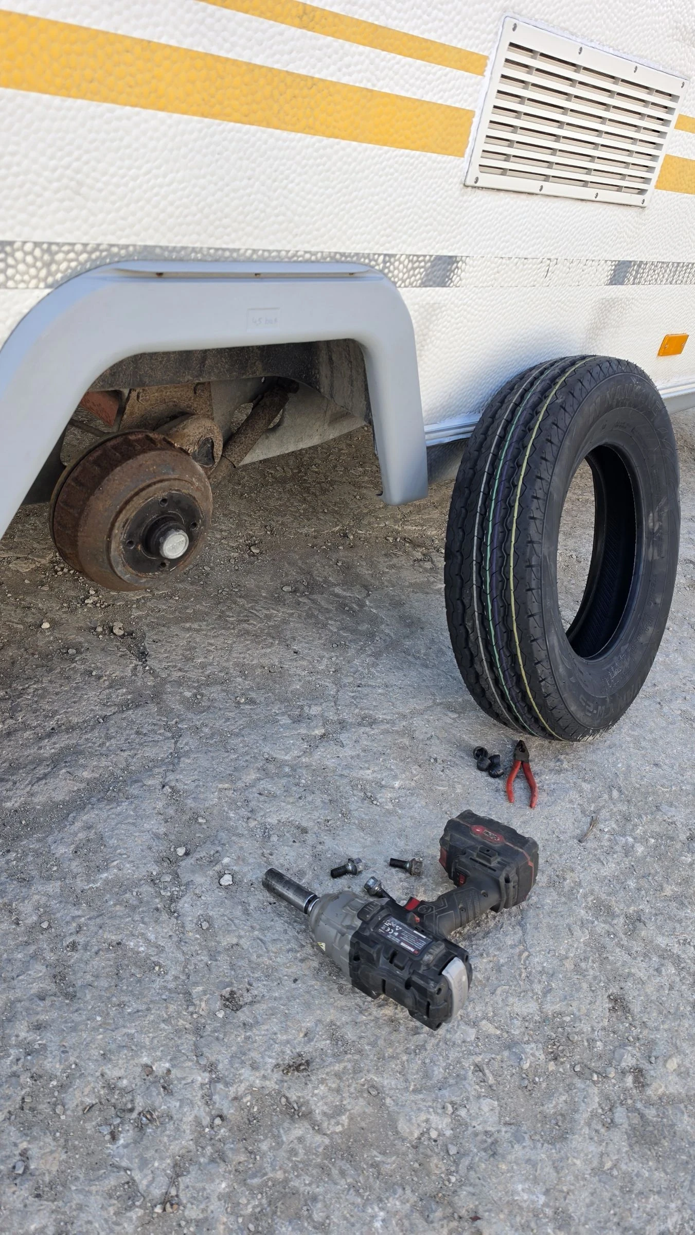 Каравана Knaus, снимка 14 - Каравани и кемпери - 53828392