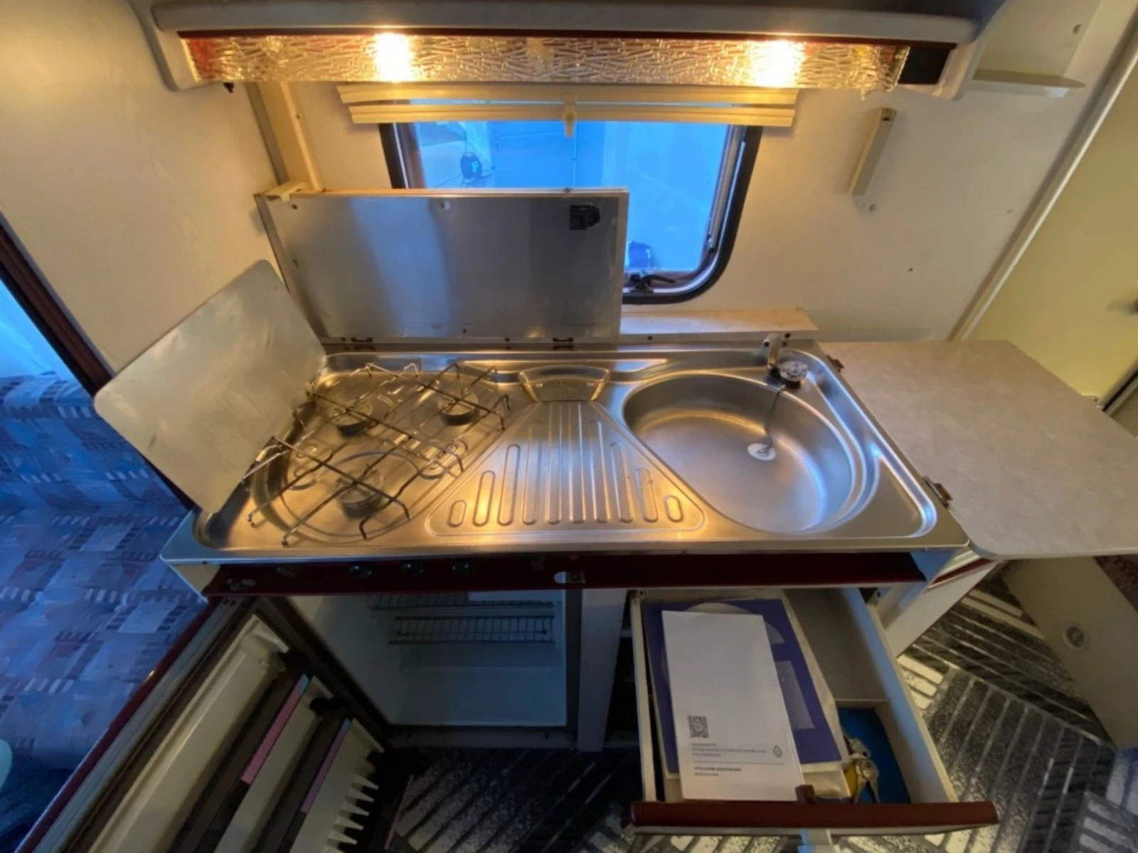 Каравана Knaus, снимка 8 - Каравани и кемпери - 53828392