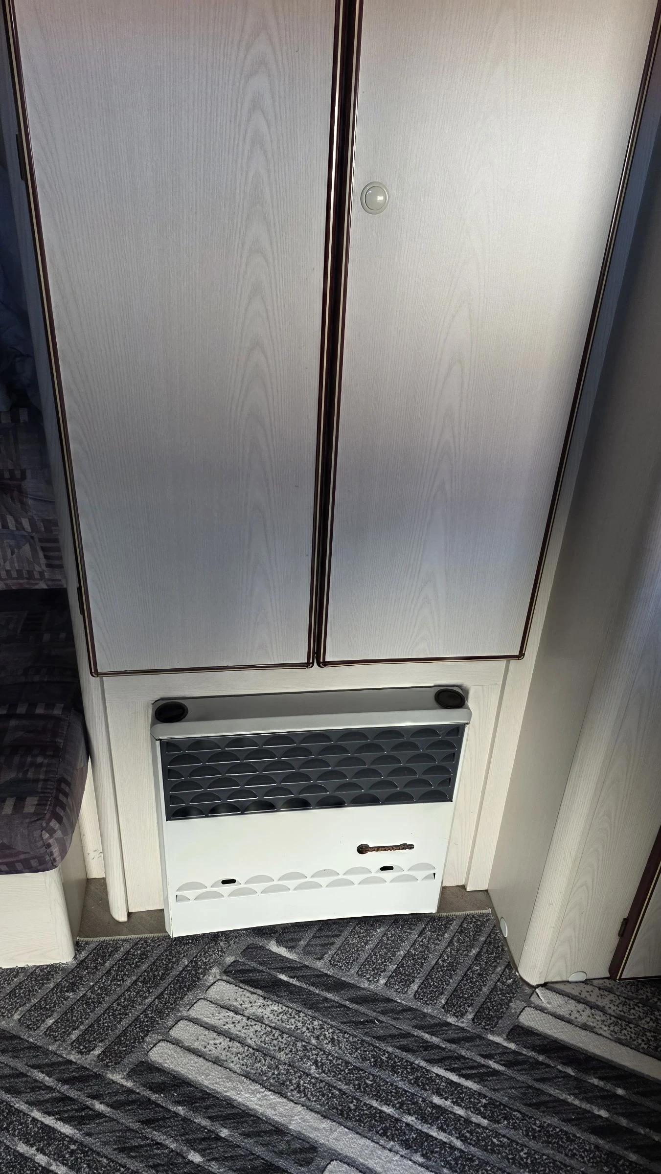 Каравана Knaus, снимка 2 - Каравани и кемпери - 53828392