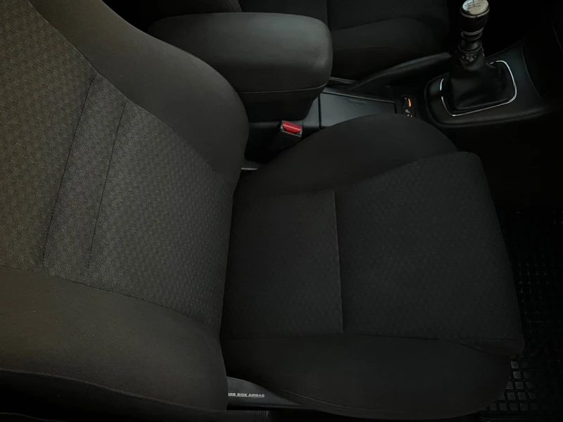 Toyota Avensis 2.2D-4D XENON/PODGREV/KLIMATRONIK/6sk/UNIKAT, снимка 14 - Автомобили и джипове - 52797902