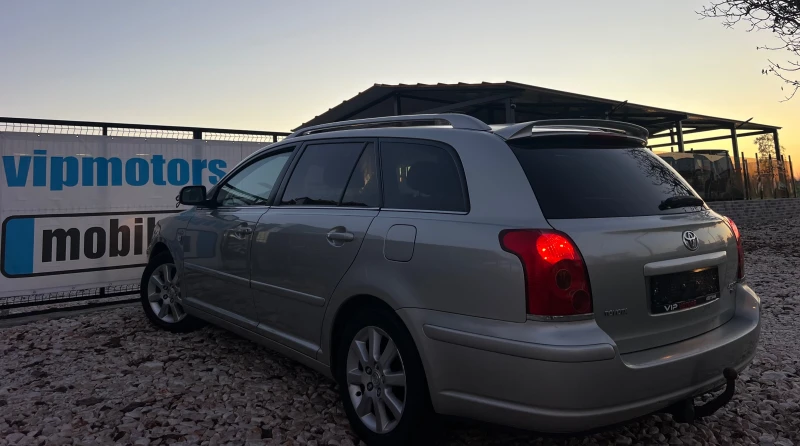 Toyota Avensis 2.2D-4D XENON/PODGREV/KLIMATRONIK/6sk/UNIKAT, снимка 4 - Автомобили и джипове - 52797902