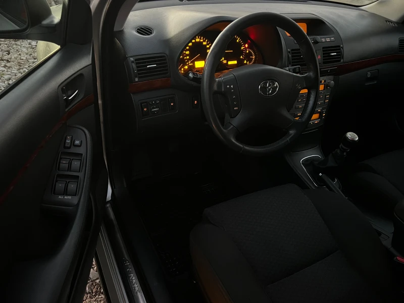 Toyota Avensis 2.2D-4D XENON/PODGREV/KLIMATRONIK/6sk/UNIKAT, снимка 9 - Автомобили и джипове - 52797902