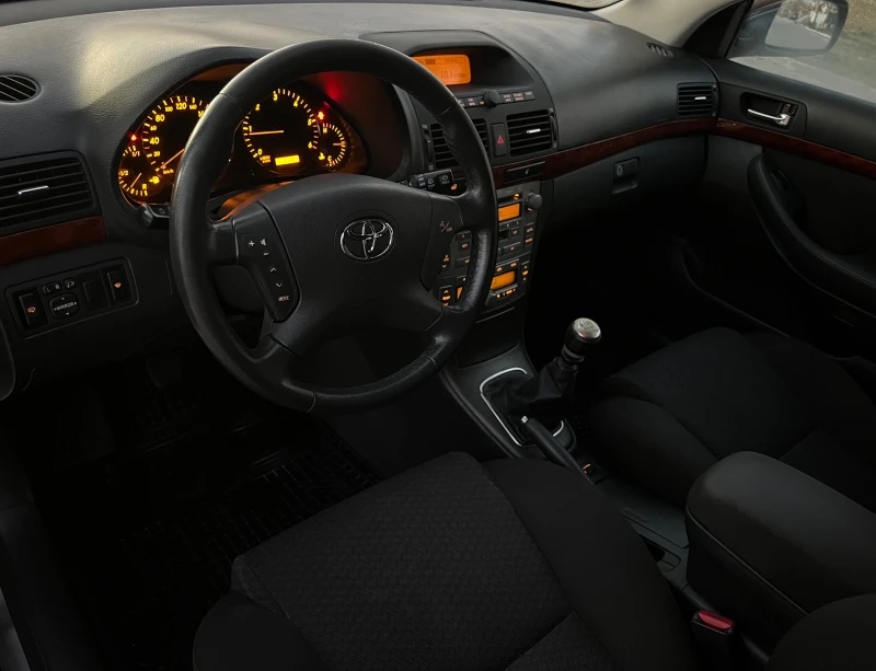 Toyota Avensis 2.2D-4D XENON/PODGREV/KLIMATRONIK/6sk/UNIKAT, снимка 10 - Автомобили и джипове - 52797902