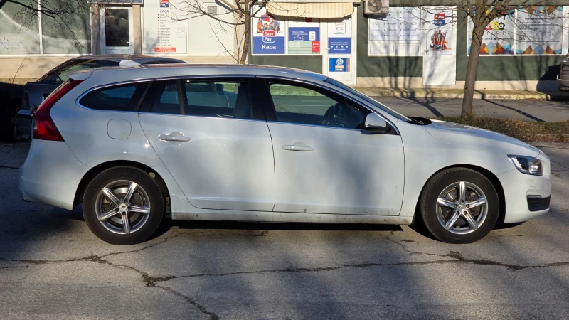Volvo V60 D4 2.0 181, снимка 4 - Автомобили и джипове - 52891896