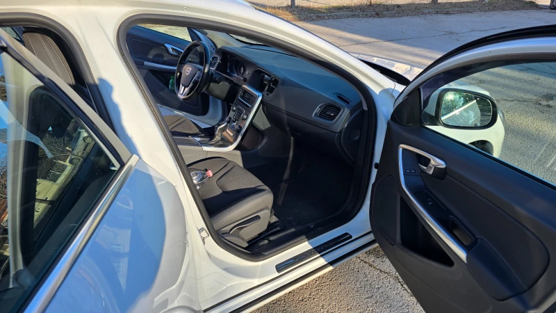 Volvo V60 D4 2.0 181, снимка 14 - Автомобили и джипове - 52891896