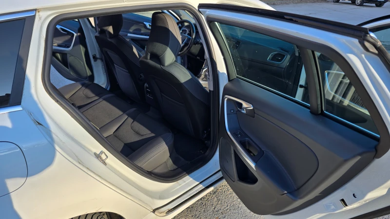Volvo V60 D4 2.0 181, снимка 13 - Автомобили и джипове - 52891896