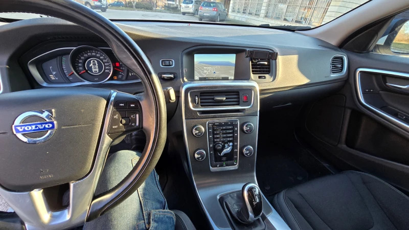 Volvo V60 D4 2.0 181, снимка 15 - Автомобили и джипове - 52891896