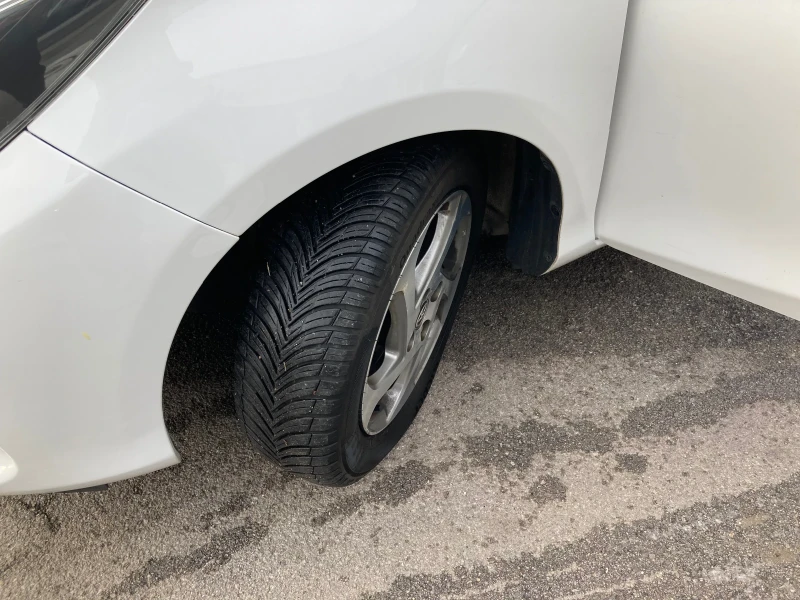 Toyota Yaris 1.5 Hibrid Avtomat EVRO 6 120000 km Originalni, снимка 12 - Автомобили и джипове - 53328630