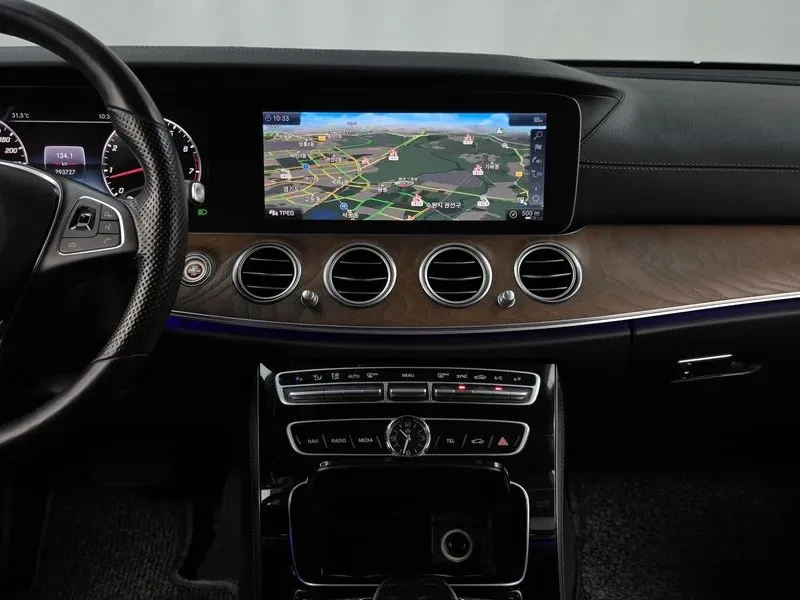 Mercedes-Benz E 300 Exclusive, снимка 14 - Автомобили и джипове - 55883652