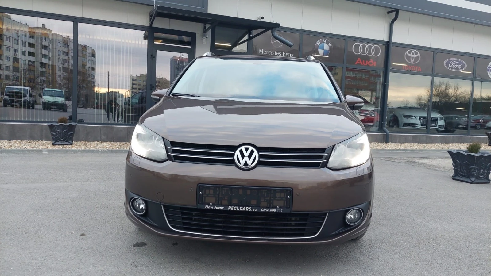 VW Touran 2.0TDi DSG 6SP-FULL OPT.-TOP SUST.-VNOS DE-LIZING - изображение 2