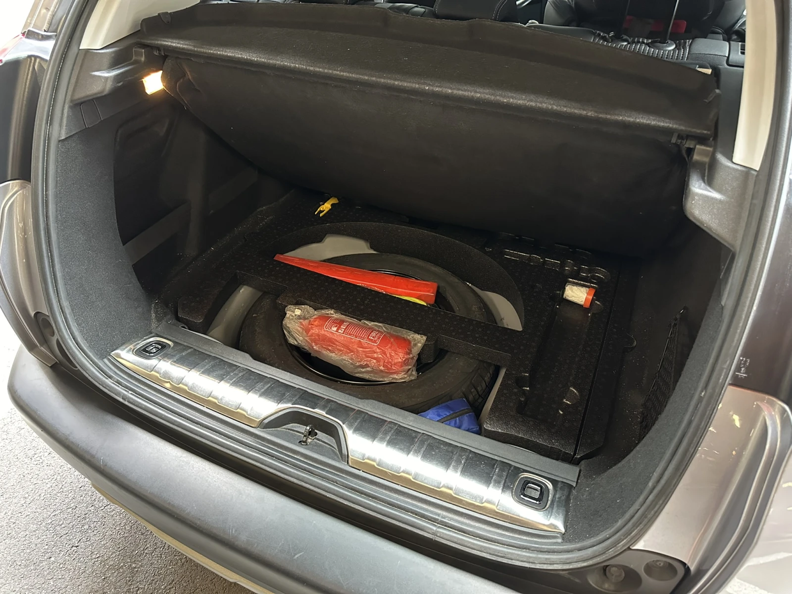Peugeot 2008 Allure 1.2 e-THP 110 EAT6 - изображение 9