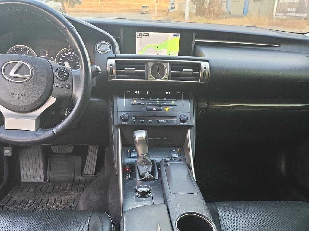 Lexus IS * 4dr Sdn AWD * CARFAX * БЕЗ ПЪРВОНАЧАЛНА ВНОСКА - изображение 9