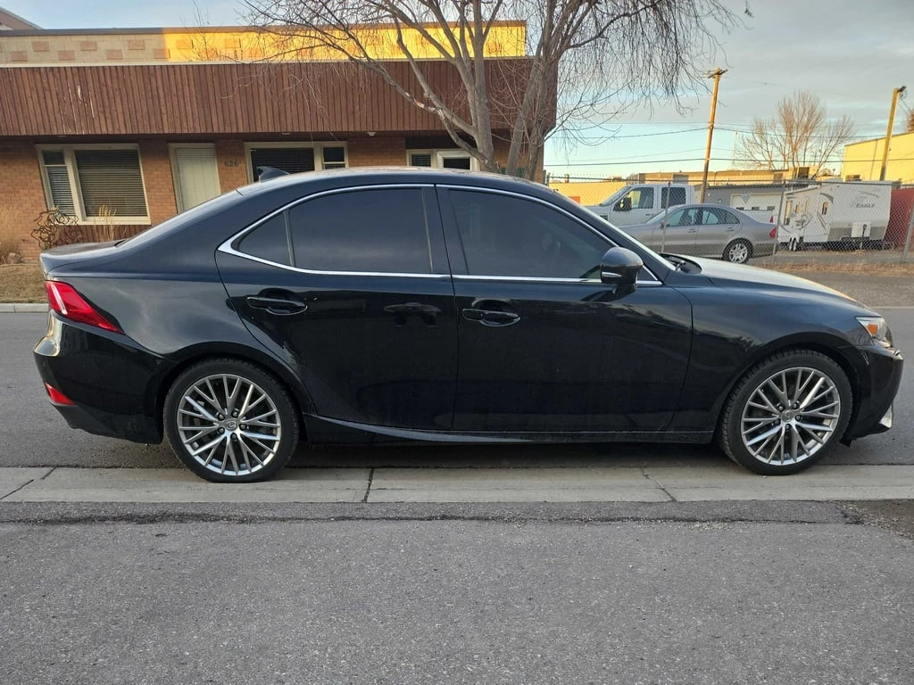 Lexus IS * 4dr Sdn AWD * CARFAX * БЕЗ ПЪРВОНАЧАЛНА ВНОСКА - изображение 3