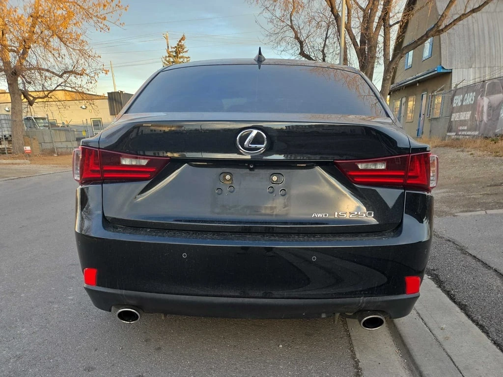 Lexus IS * 4dr Sdn AWD * CARFAX * БЕЗ ПЪРВОНАЧАЛНА ВНОСКА - изображение 4