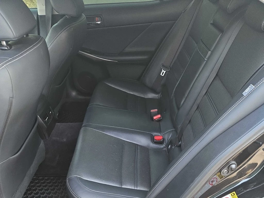 Lexus IS * 4dr Sdn AWD * CARFAX *    | Mobile.bg   13