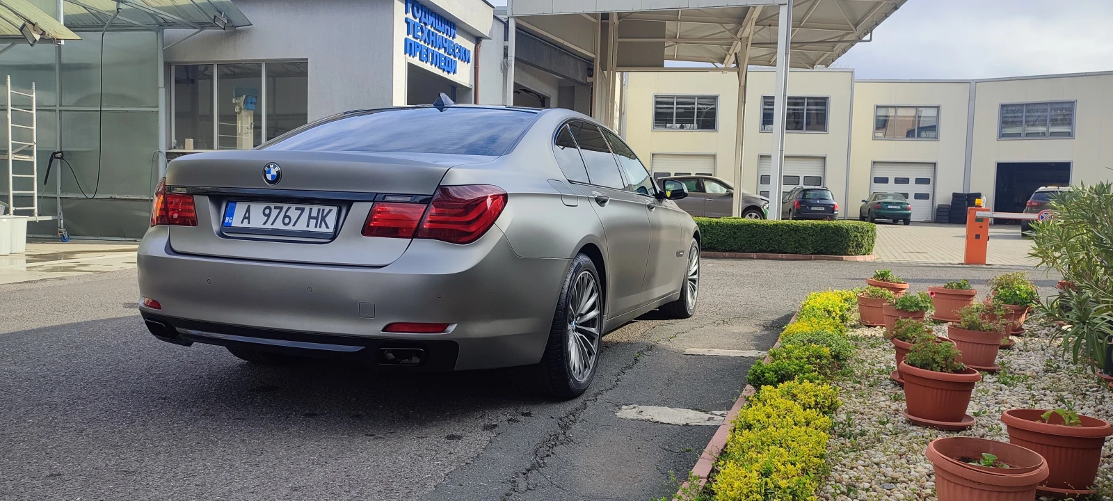 BMW 750 BMW 750i xdrive individual  - изображение 9