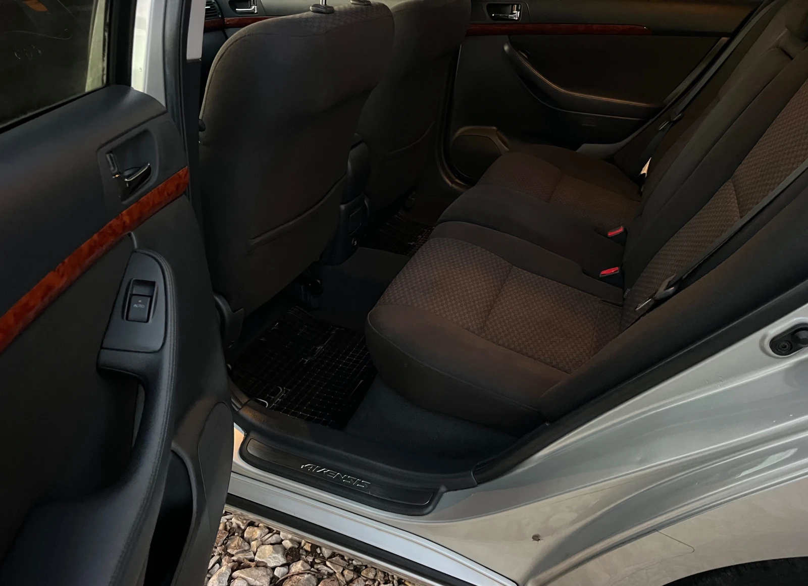 Toyota Avensis 2.2D-4D XENON/PODGREV/KLIMATRONIK/6sk/UNIKAT | Mobile.bg � ����������� 17