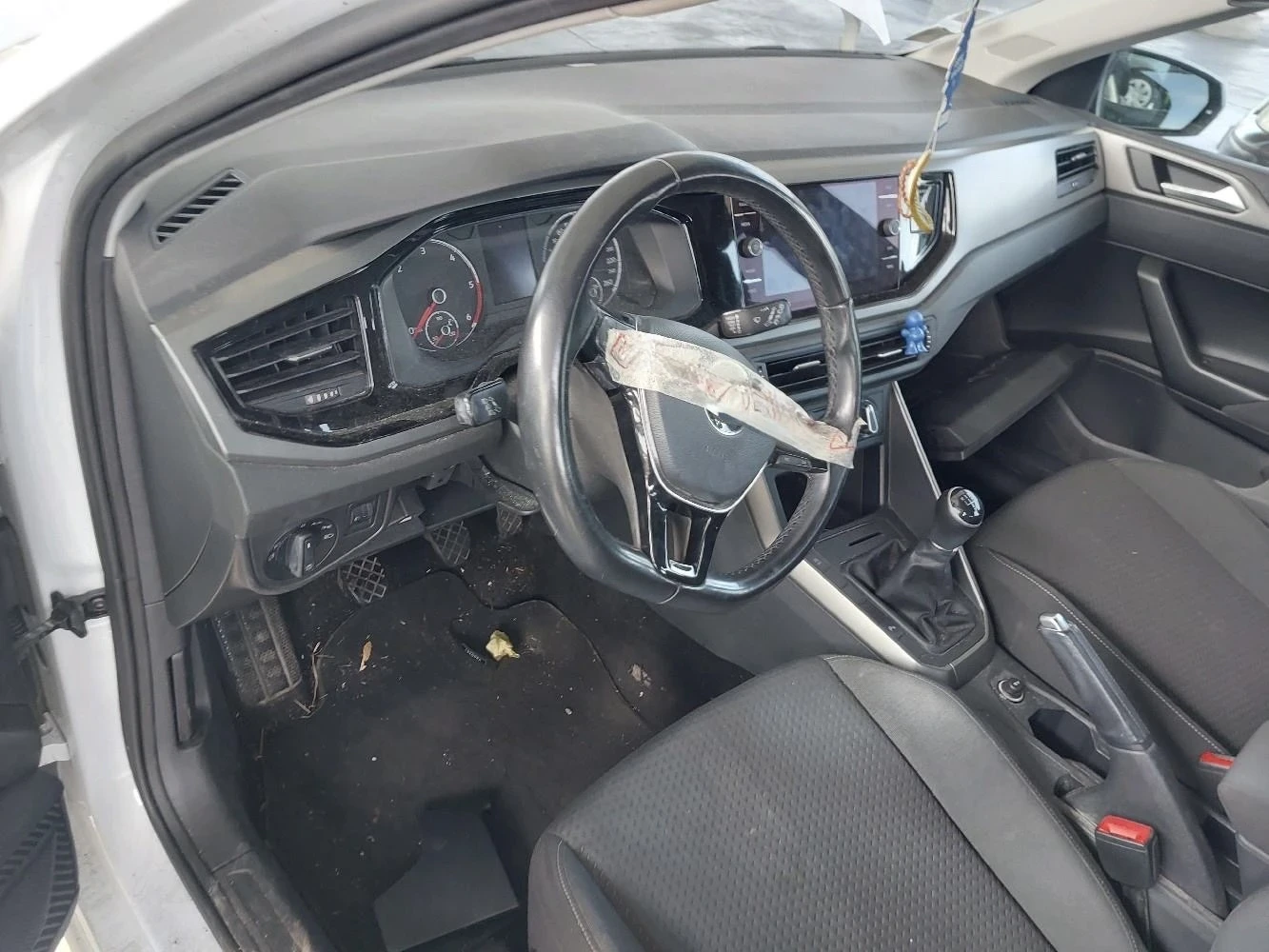 VW Polo 1.6TDI 2019г! - изображение 10