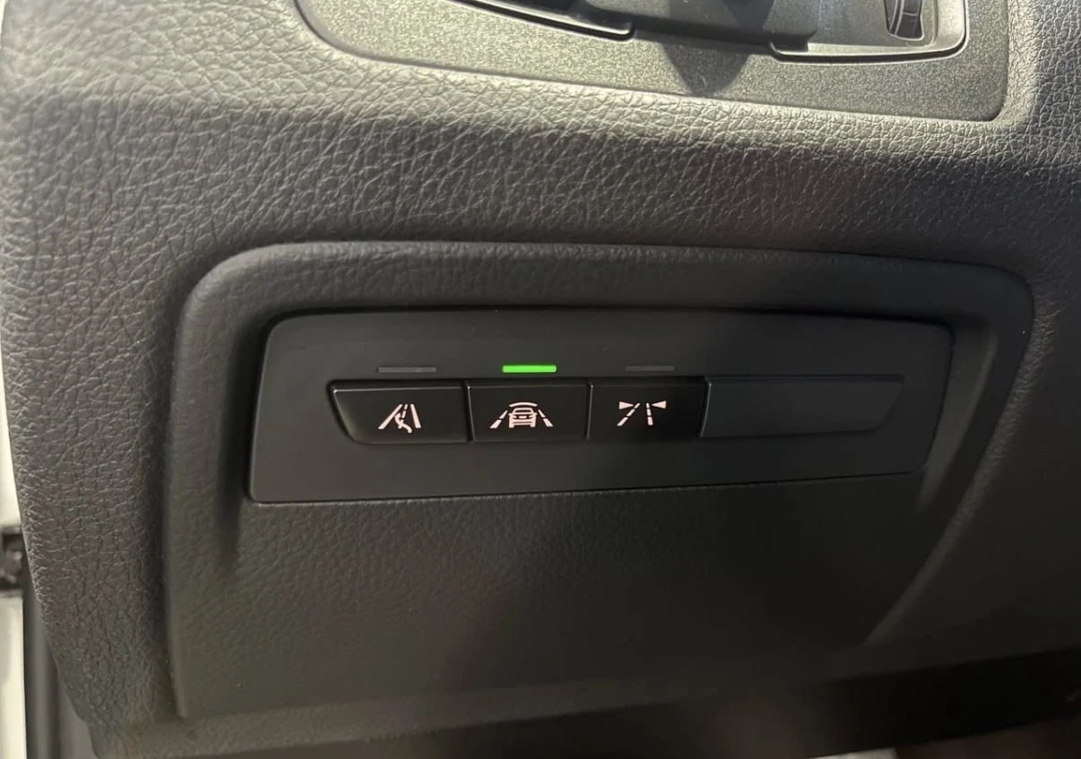 BMW 330 М Пакет * Head Up * Камера * Сервизна История *  - изображение 8